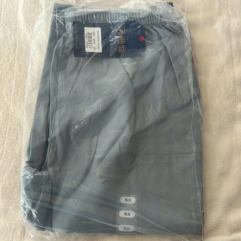 Grey Cherokee scrub pants XS. Never worn with tags